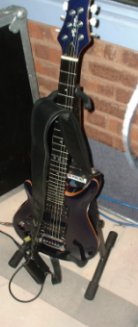 guitar cut.jpg (11201 bytes)